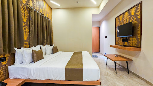 Hotel Nova Sky - Nr. Atmiya University