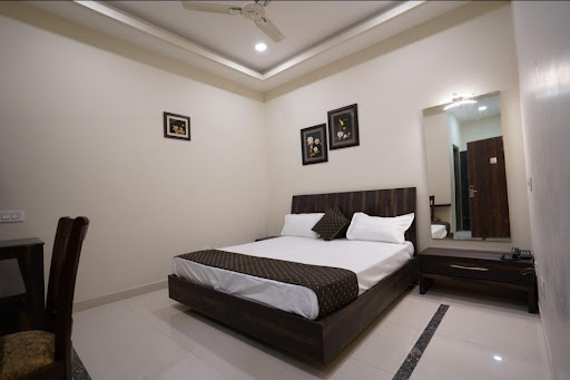 OVEL HOTEL (GRAND)