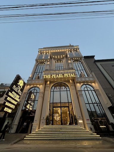 THE PEARL PETAL