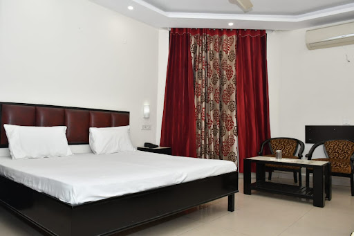 Hotel Raman's - Best Budget Hotel | Family Hotels in Yamunanagar
